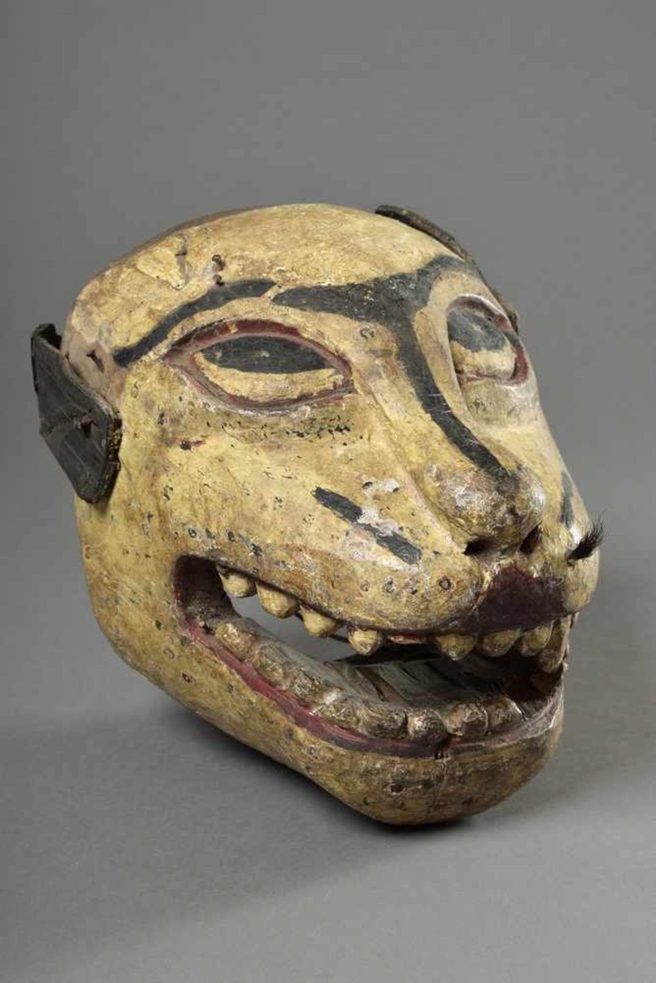 Wayang Topeng Maske "Katzenartiges Tier", Holz, farbig gefasst, Tierhaarbesatz, Java, Indonesien, - Bild 2 aus 3