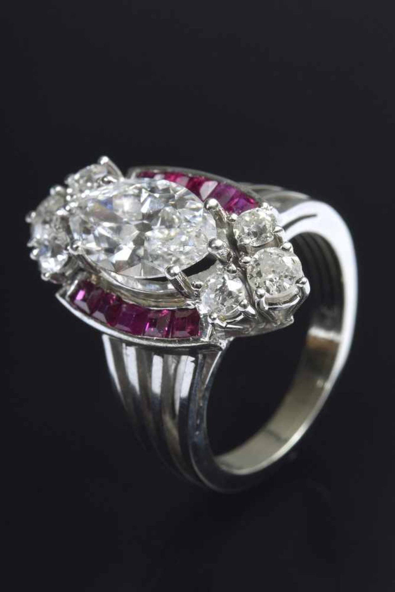 WG 750 Ring mit 1 Diamanten im Marquise-Schliff (ca. 1.66ct/SI/Wesselton) und 6 - Bild 2 aus 2