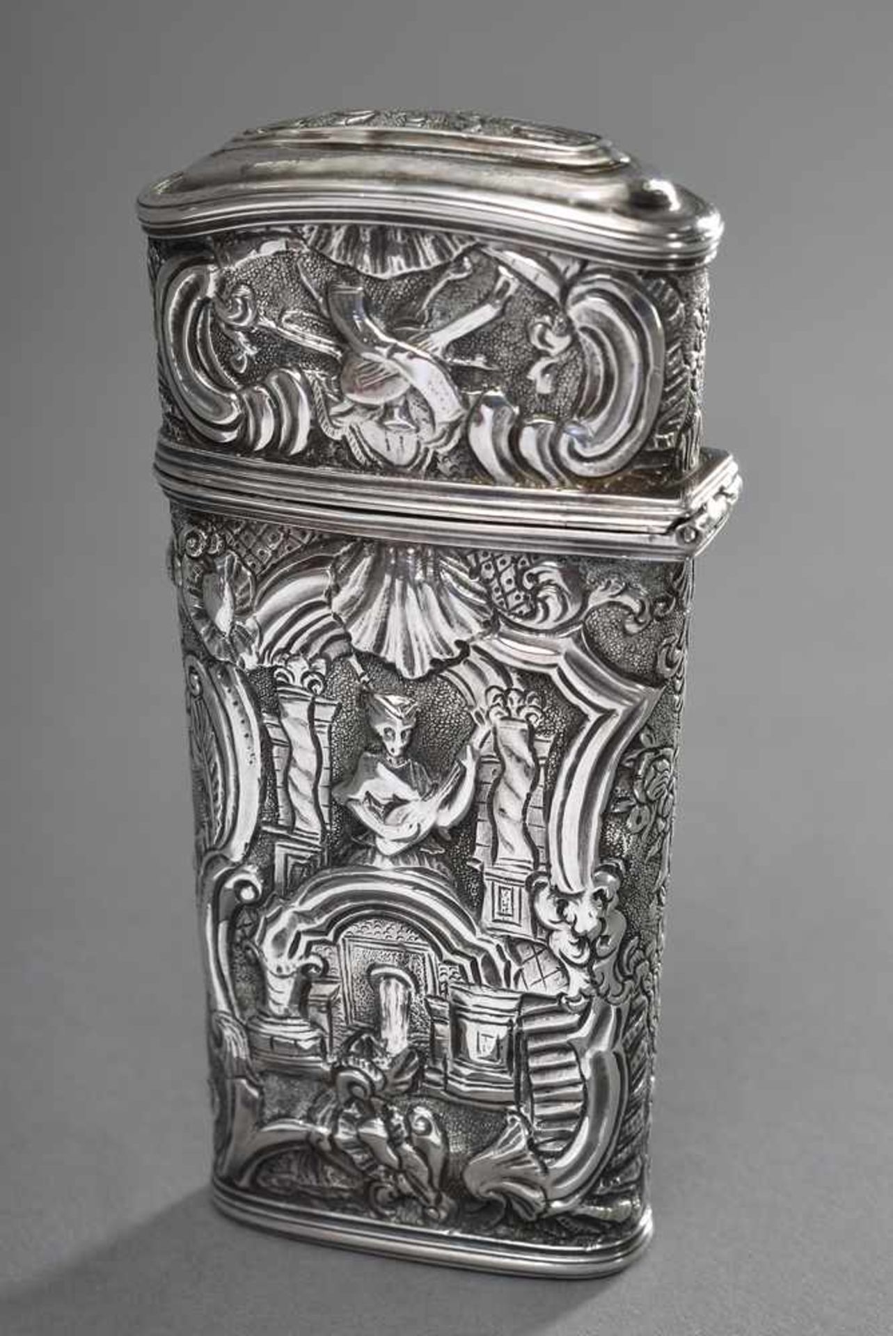 Getriebenes Silber Necessaire in Rokoko Façon "Musizierende in Architekturvedute", um 1750, - Bild 2 aus 7