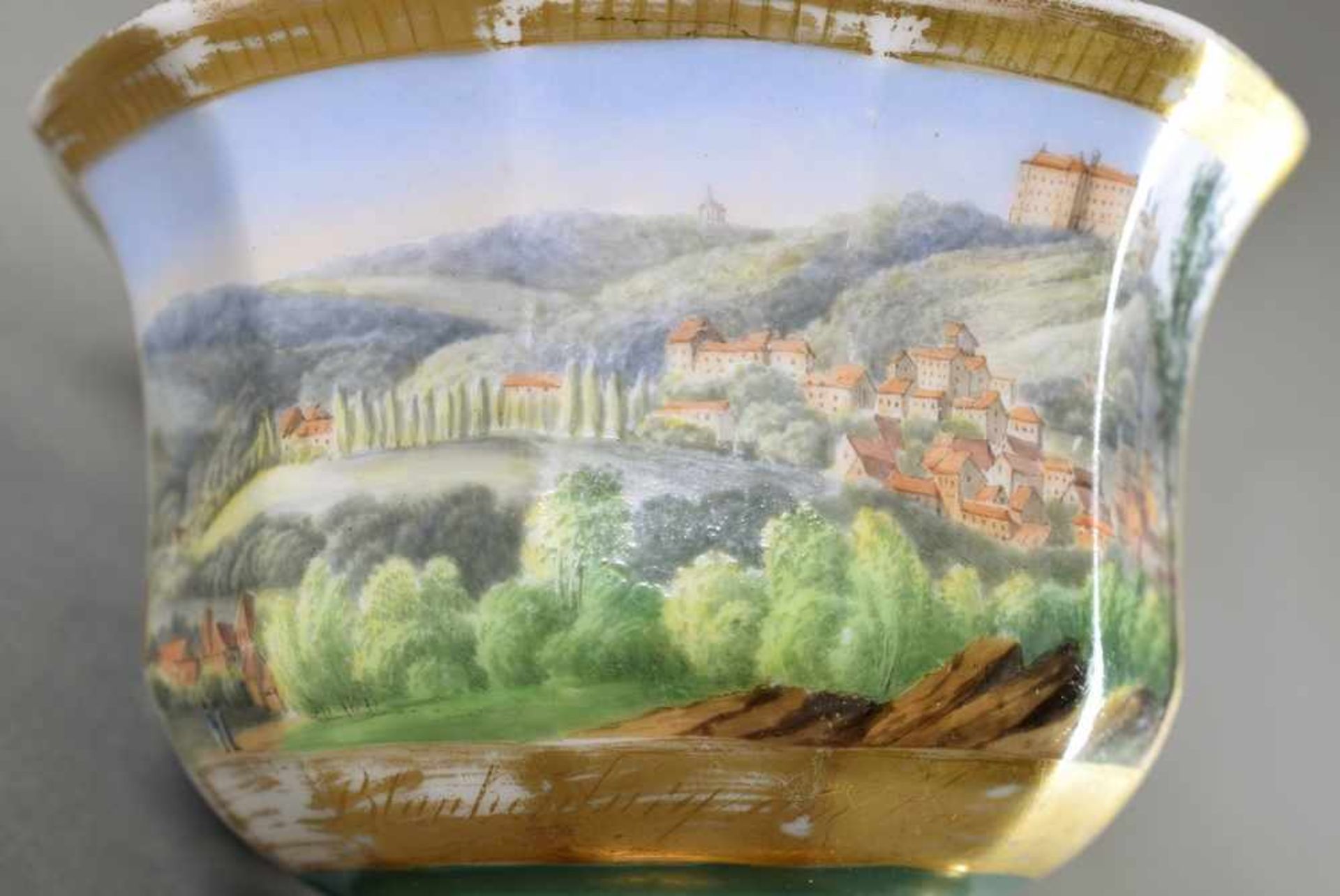 Biedermeier Ansichtstasse "Blankenburg im Harz" mit grünem Fond und Goldrand, 19.Jh., H. 7cm, etw. - Bild 3 aus 4