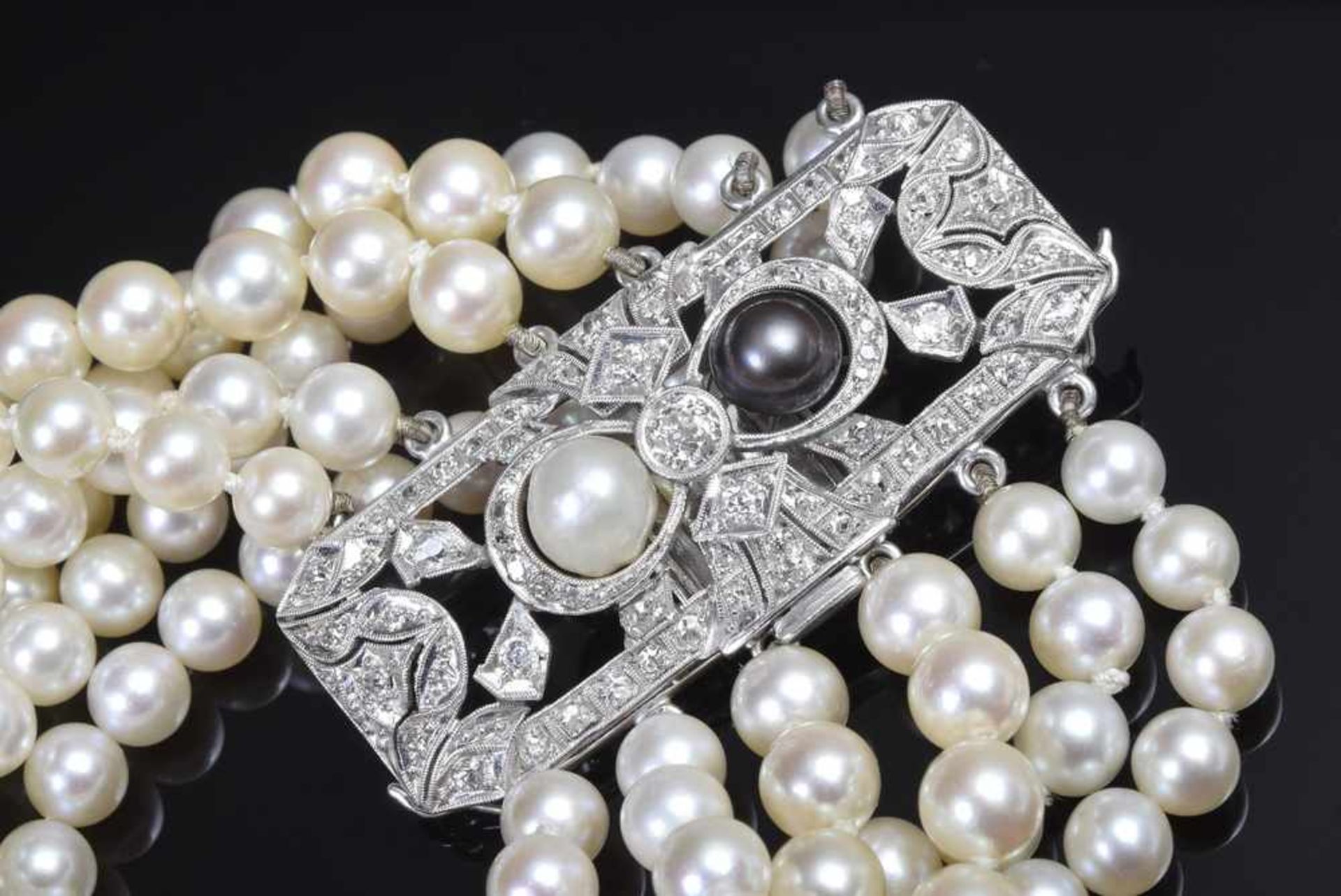 Zuchtperlenarmband, 6reihig mit 160 Perlen (Ø 5,5-6,3mm), Farbe weiß und 750 WG Schließe mit - Bild 2 aus 2