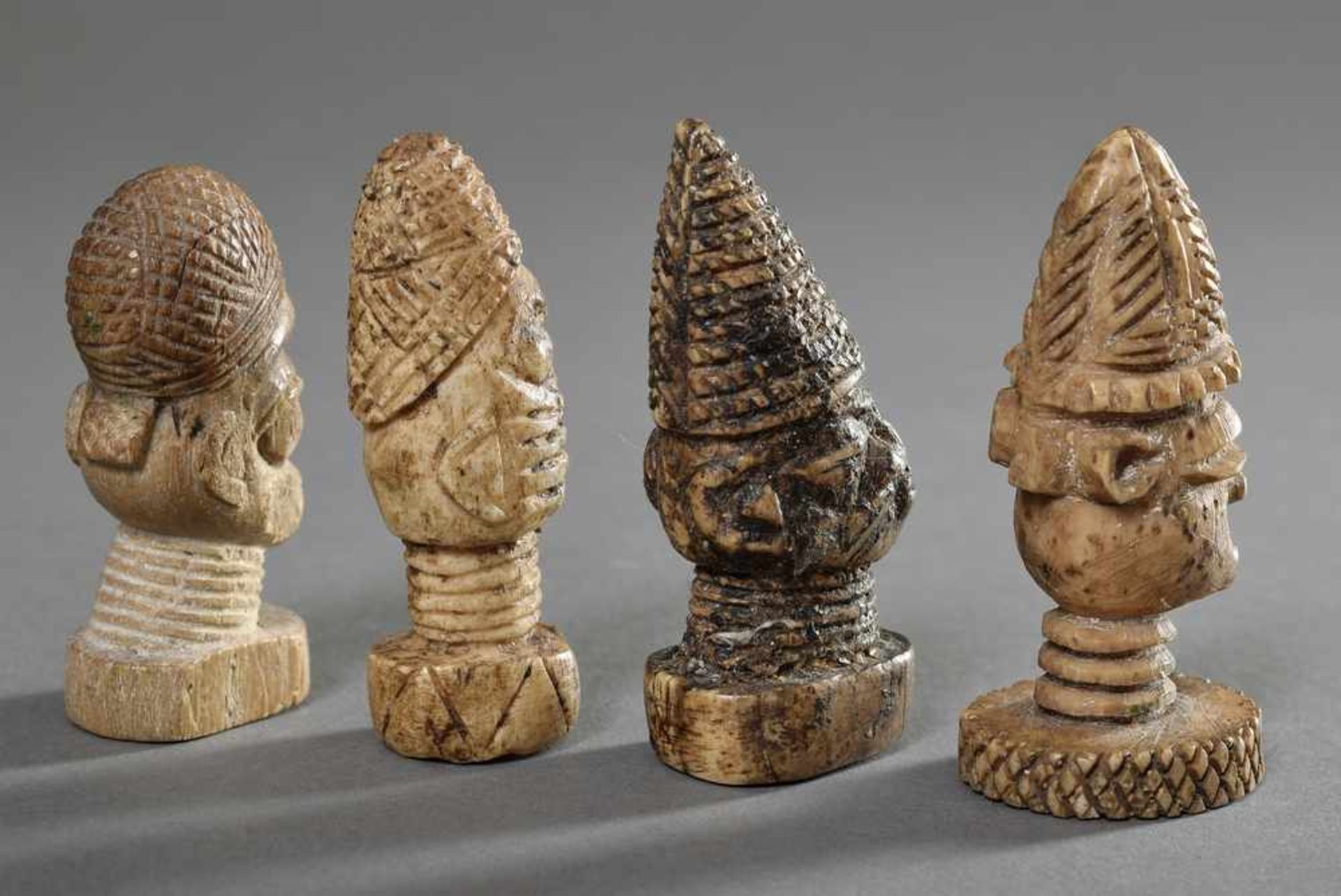 4 Diverse Yoruba "Ife" Orakelköpfchen, Elfenbein, Nigeria, H. 5,5-7cm, ehemals Sammlung Kegel- - Bild 2 aus 2