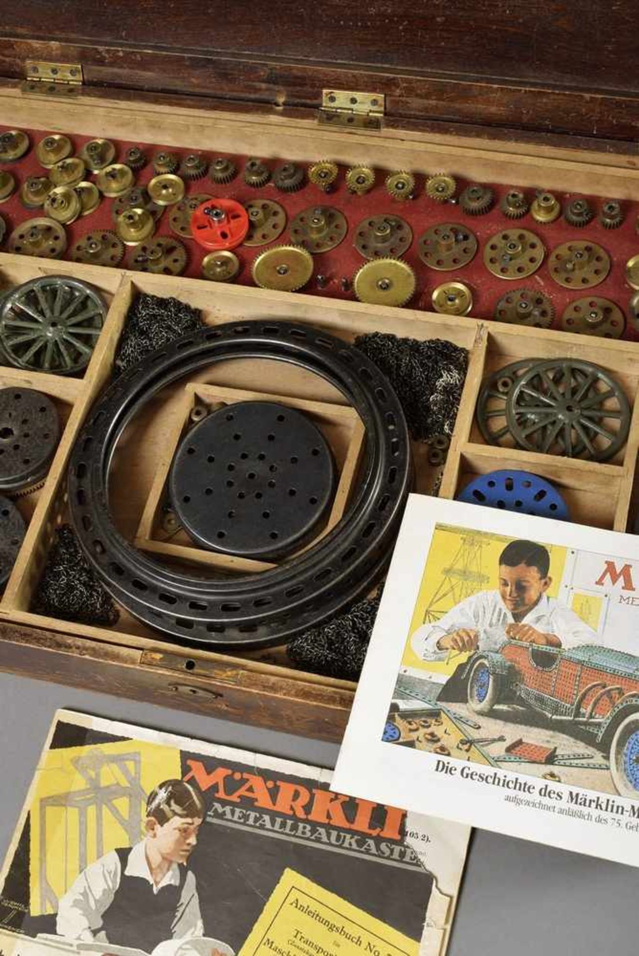 Märklin Grundkasten "Metallbaukasten" sowie Beiheft "Die Geschichte des Märklin-Metallbaukastens; - Bild 2 aus 3