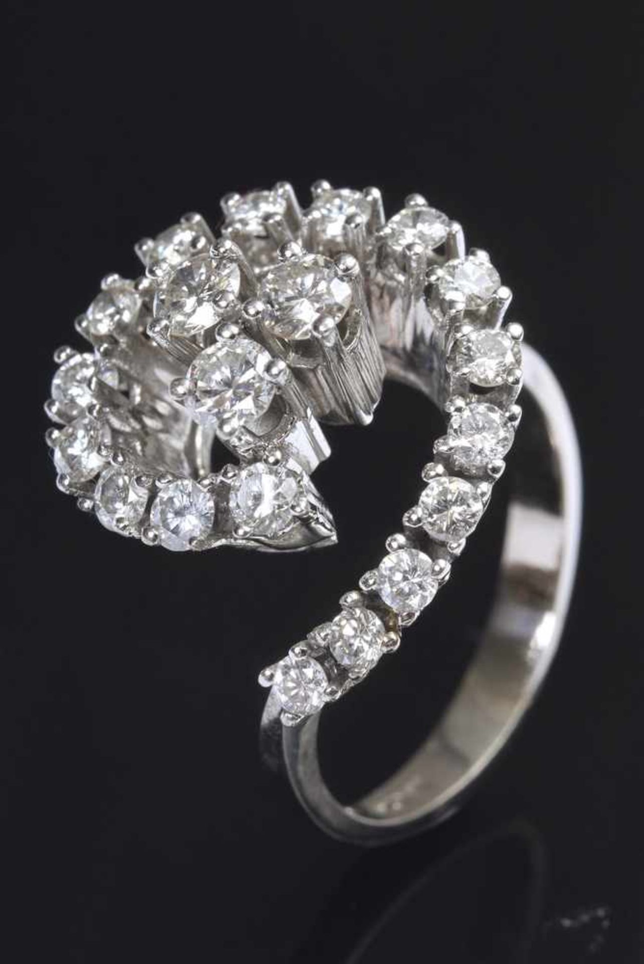 WG 585 Ring mit 20 Brillanten (zus. ca. 1.25ct/SI-Pique 1/Wesselton-Top Crystal), 6,86g, Gr. 55WG