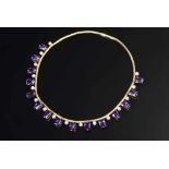 Feines GG 750 Collier mit 15 Amethysten im Facettenschliff und 16 Zuchtperlen (Ø 5,04mm), 55,18g, L.