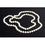 Sautoir Zuchtperlenkette mit 103 Perlen (Ø ca. 7,7mm), Farbe weiß, L. 90cm, 66,81gSautoir cultured