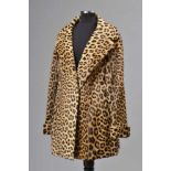 Leoparden Jacke (Panthera Pardus) mit Gürtel und Revers, Katzfuhs/Hamburg, Gr. 38/40, Cites