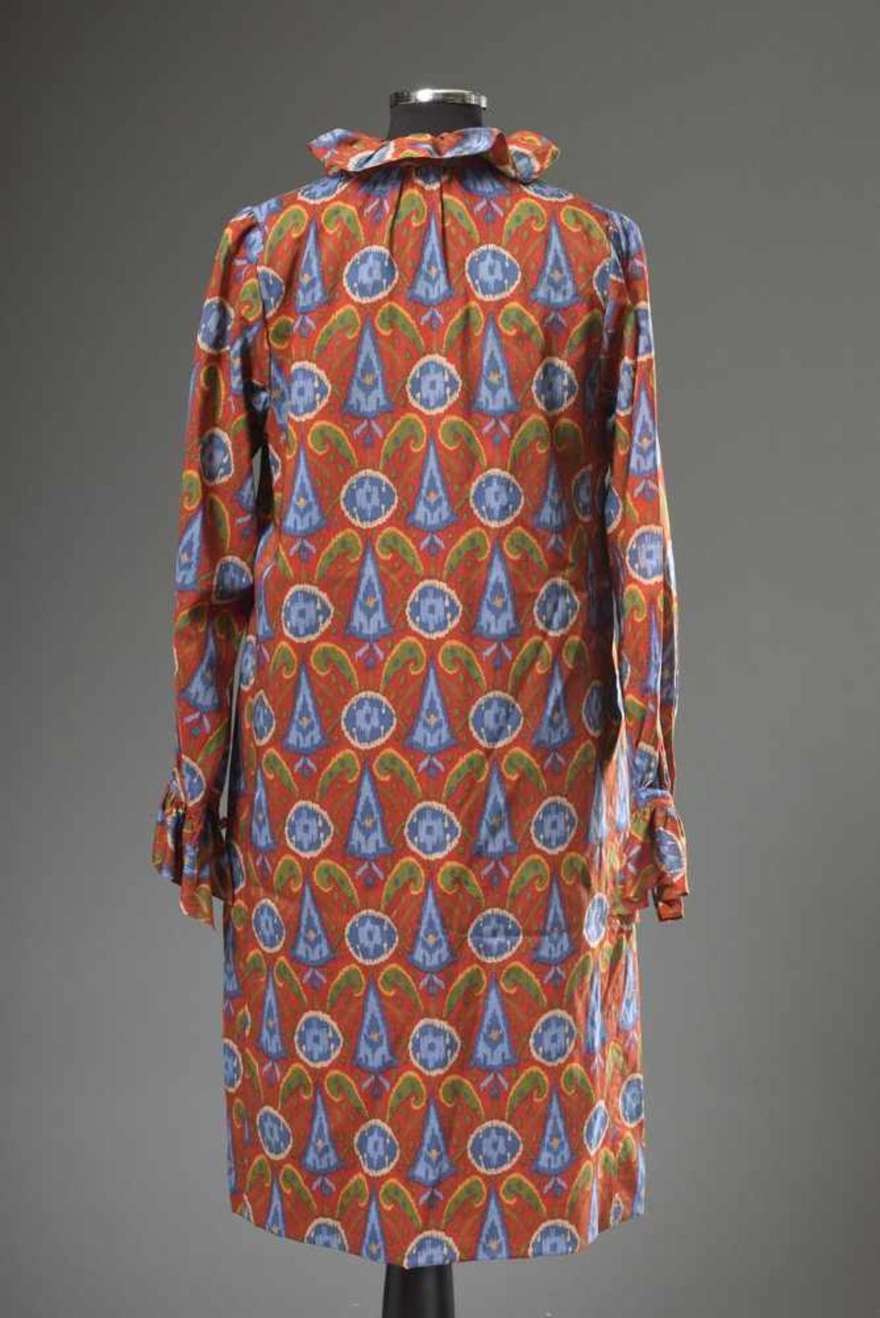 Yves Saint Laurent "rive gauche" Kleid mit gerüschtem Kragen und Manschetten in starkfarbigem Ikat - Bild 2 aus 4