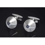 Paar WG 750 Manschettenknöpfe mit je 1 Saphircabochon, Ø 17mm, 22,38gPair WG 750 cufflinks with 1