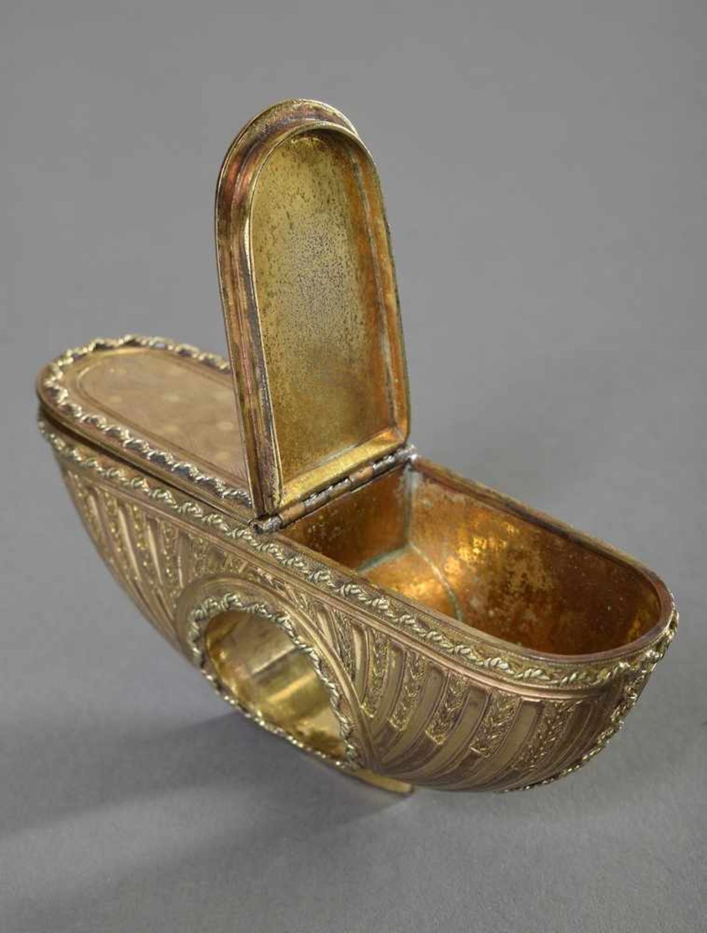 Guillochierter Schnupftabak Ring mit zwei Fächern im Louis XVI Stil, vergoldete Bronze, 10x4,