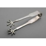 Schlichte Eiszange mit Greifenklauen, Silber (ohne Punze), 79g, L. 16cmPlain ice tongs with claws,