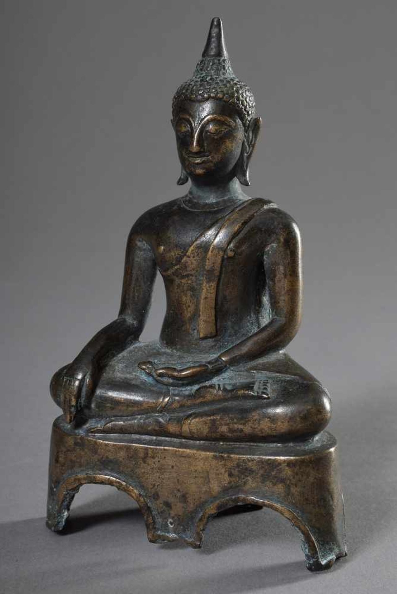 Figur "Meditierender Buddha in Virasana Sitz und Bhumispashamudra Geste der linken Hand", - Bild 4 aus 4