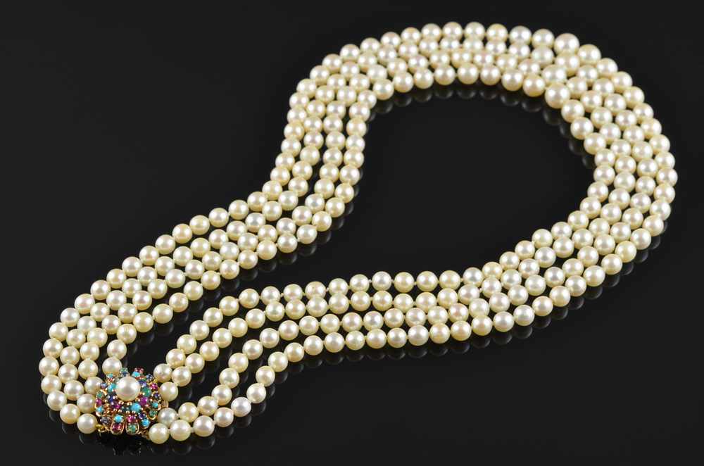 Vierreihiger Zuchtperlen Choker (280 Perlen, Ø ca. 6-7,5mm), ovales RG Schloß mit Rubin-, Saphir-,