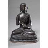 Tibetische Bronze "Sitzender Mönch", Boden verschlossen, H. 17cmTibetan bronze ''sitting monk'',