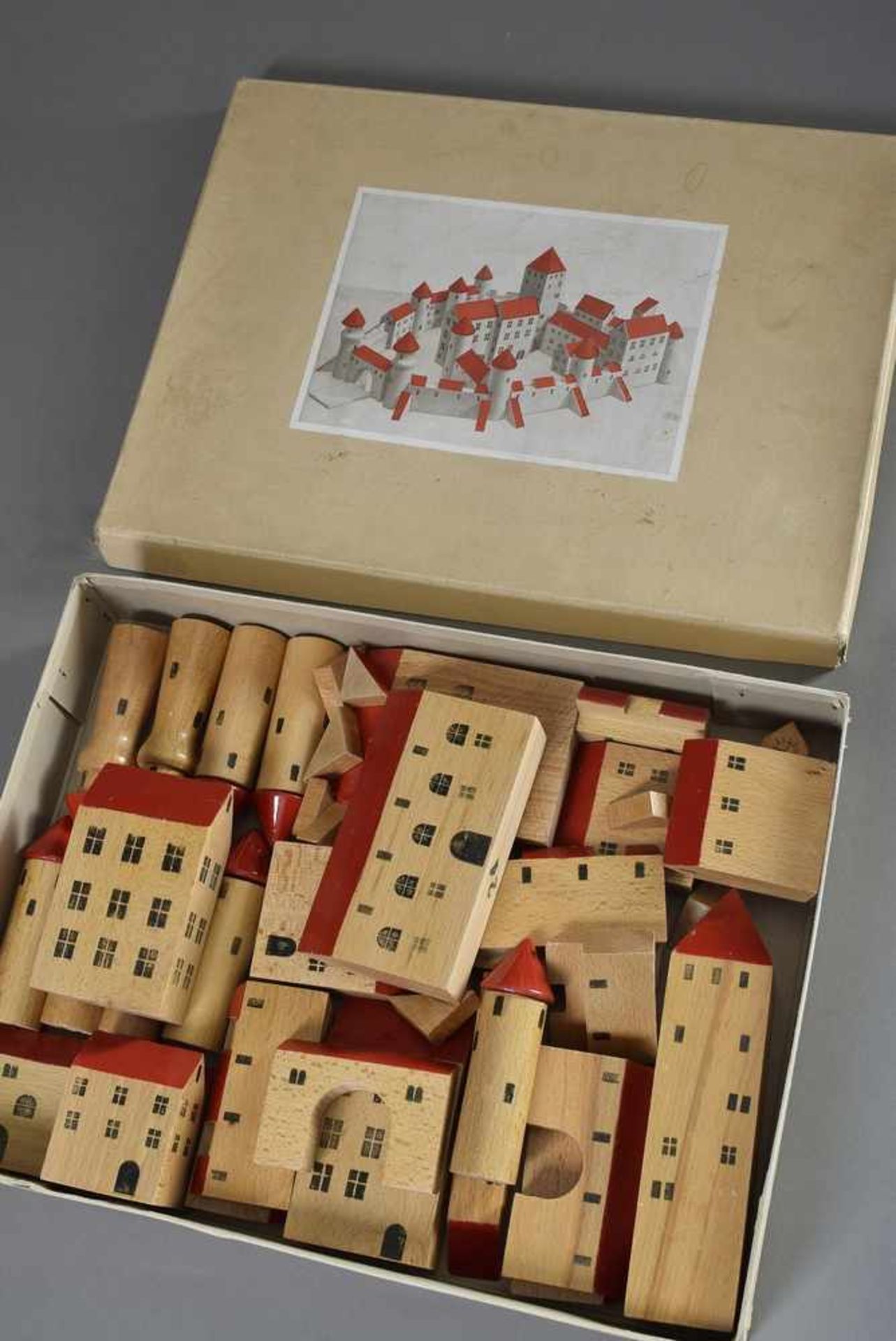 Kasten Holzspielzeug "Burg", 40 Elemente, 40er/50er Jahre, bespieltBox wooden toy ''Castle'', 40 - Bild 2 aus 2