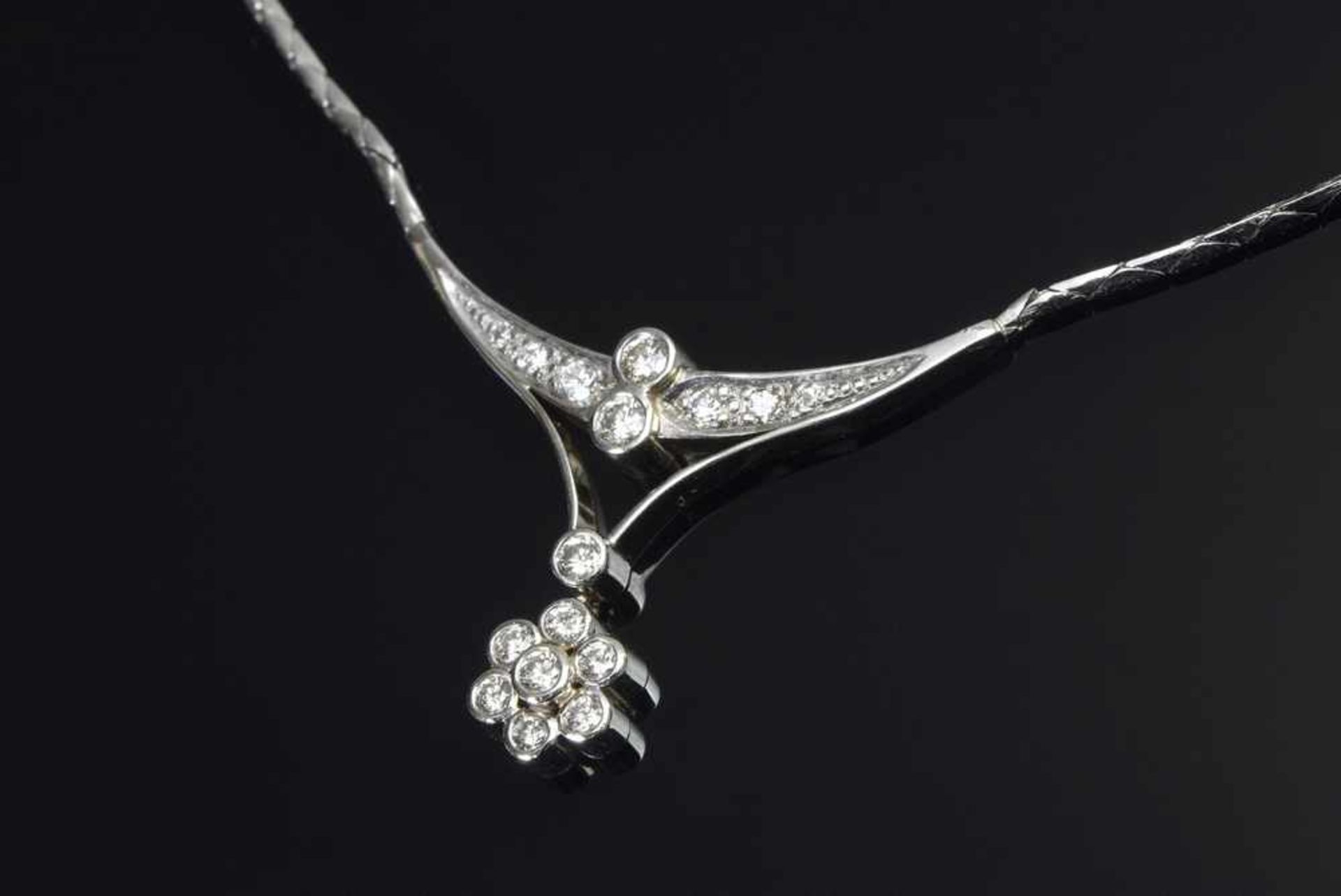 WG 585 Collier mit 14 Brillanten und 2 8/8 Diamanten (zus. ca. 0.50ct/VS-SI/W-TCR) Juwelier Sack/ - Bild 2 aus 3