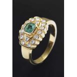 GG 750 Ring mit 16 Brillanten (zus.ca. 0.32ct/VSI/Wesselton) und 1 Smaragd im Treppenschliff (ca.