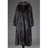 Darknerz Glockenmantel mit Kapuze, Otto Berger/Hamburg, Gr. 36Dark mink coat with hood, Otto