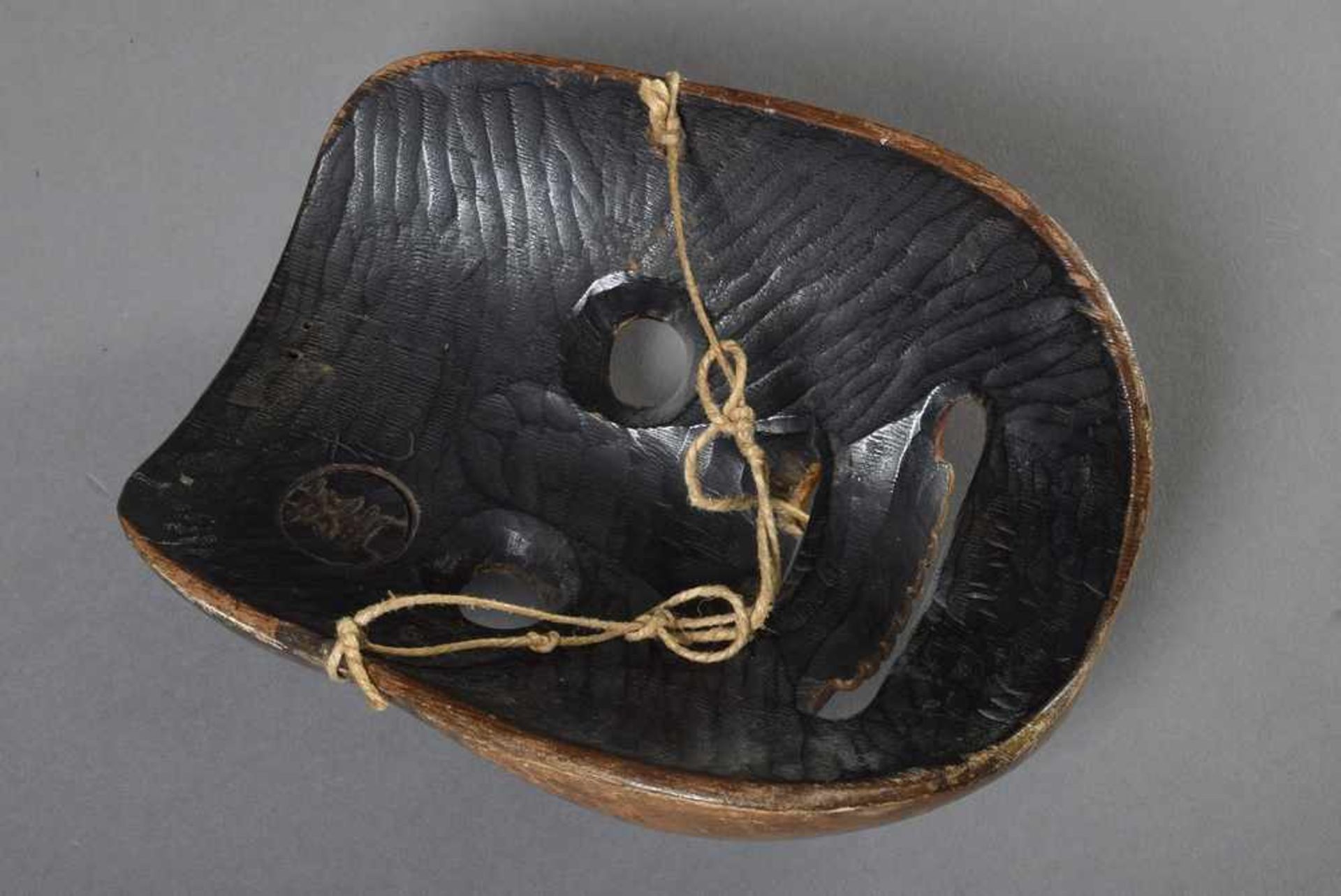 Kyogen Maske "Kentoku", Holz, partiell farbig gefasst, innen Meistermarke: Mitsumoto, Japan, etw. - Bild 3 aus 4