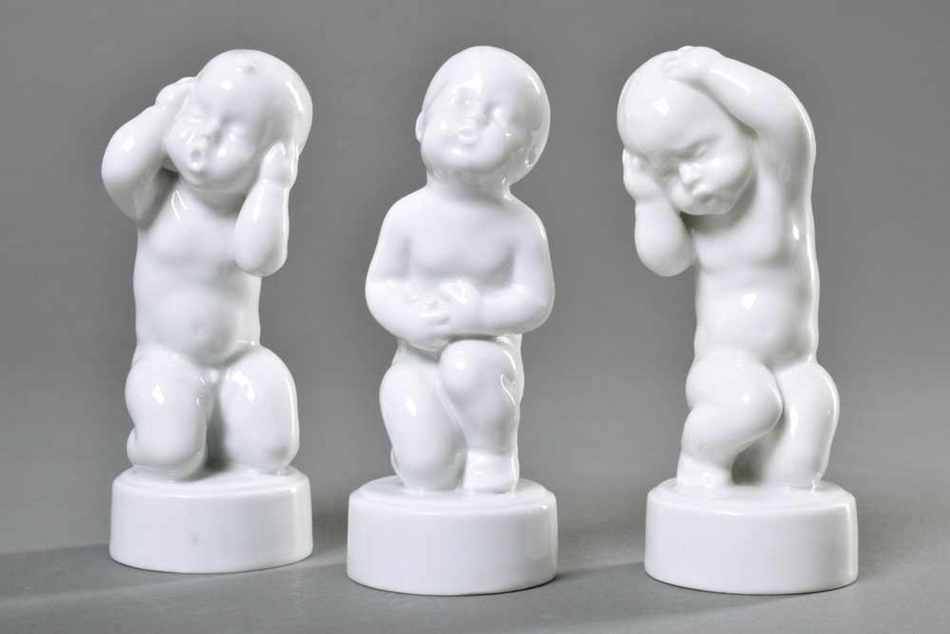 3 Weiße Bing & Gröndahl Figuren "Babys - Personifizierung des Schmerzes", Entw.: Sv.Lindhart,