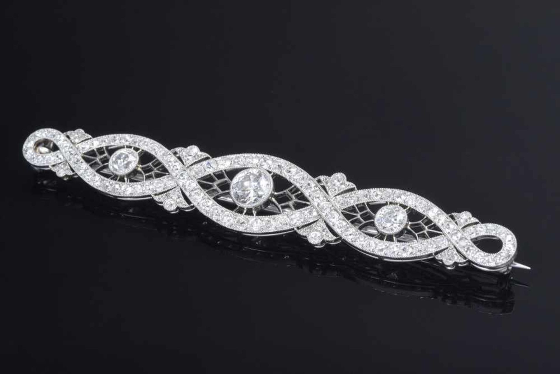 Art Deco Platin 950 Nadel mit Diamanten: 1 Brillant, 98 Altschliffdiamanten und 28 Diamantrosen (