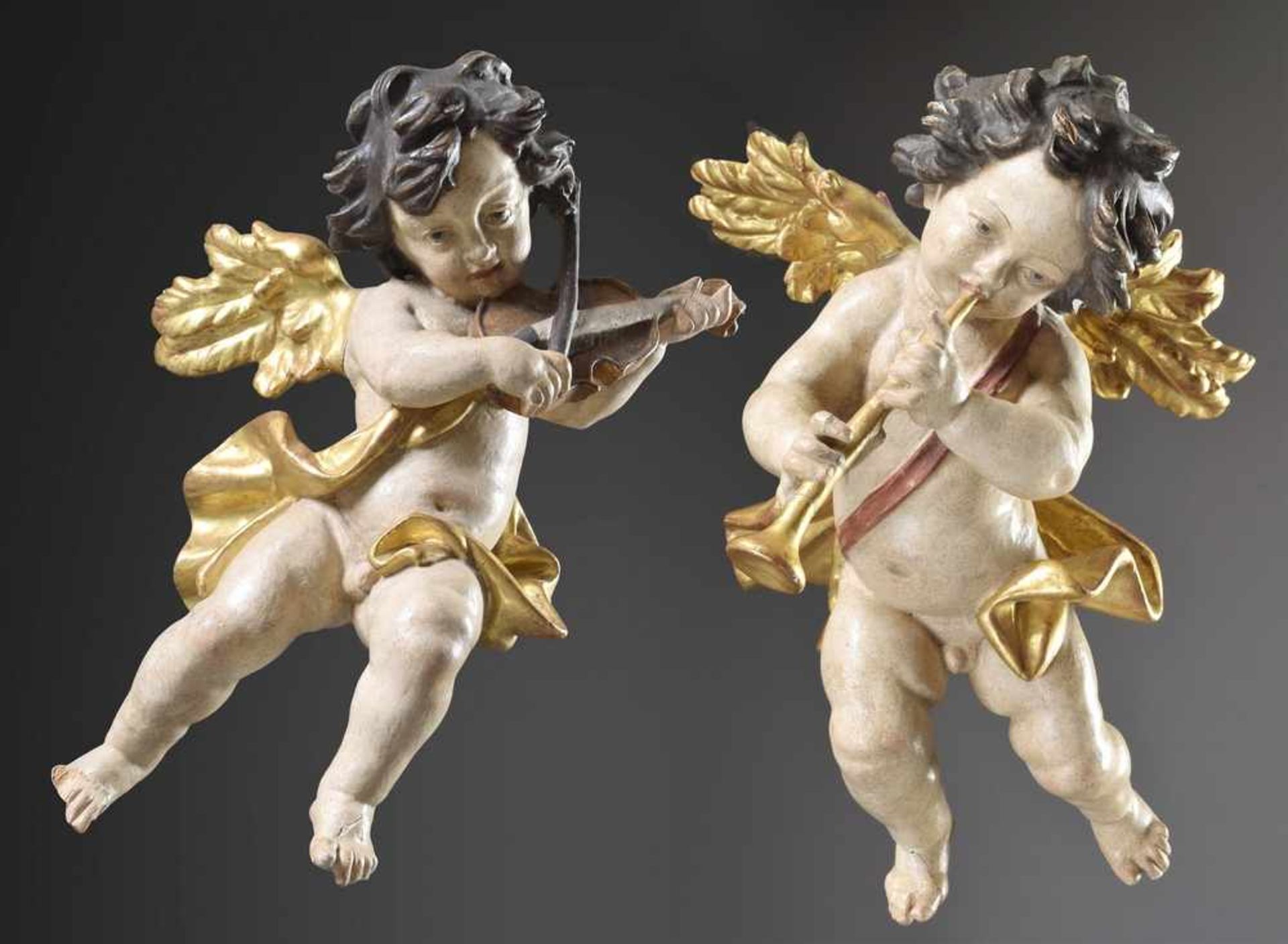 Paar "Musizierende Engel", Holz geschnitzt, farbig gefasst, Italien 20.Jh., H. 50cm, FehlstellenPair