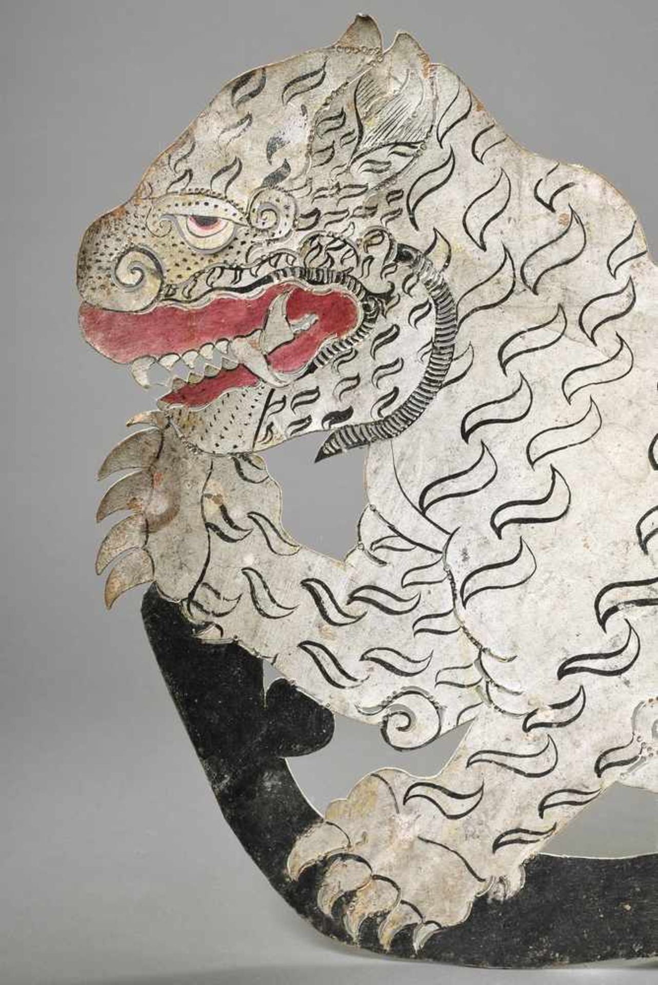 2 Diverse Schattenspiel Figuren des Wayang Kult aus bemaltem Leder "Tiger" und "Groteske Panakawan", - Bild 5 aus 5