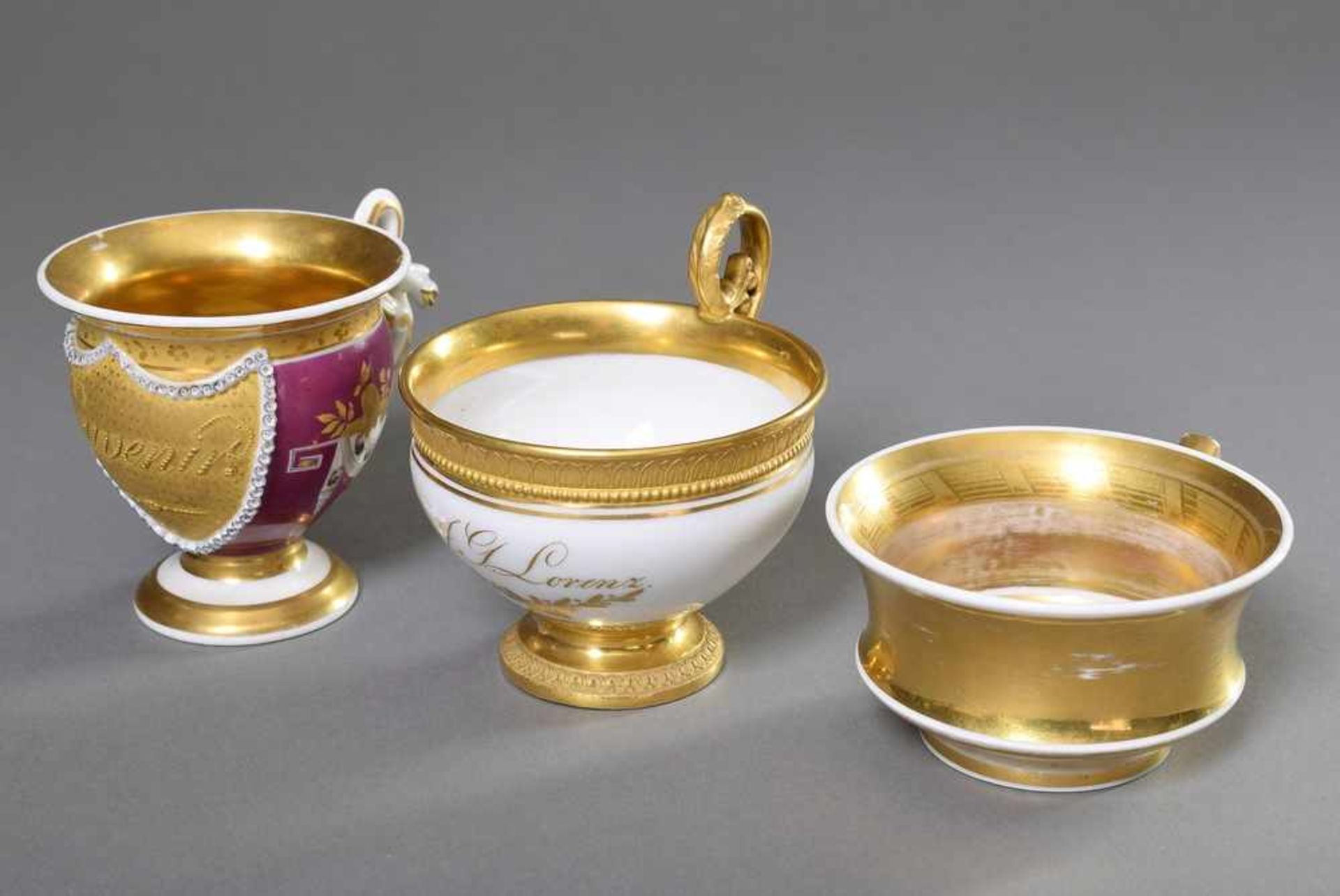 3 Diverse russische Tassen mit reichen Goldekoren, 1x Kopenhagen, 19.Jh., H. 5-9,5cm, ohne UT/kleine