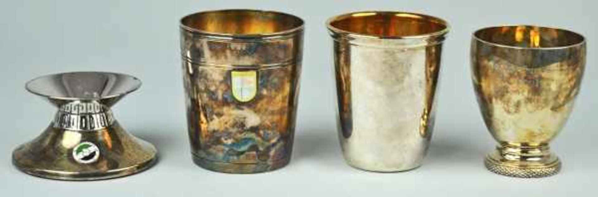 2 SILBERBECHER u. EIN LEUCHTER Golftrophäen, Innenvergoldung, Silber 925/800/835, 358gr (Leuchter