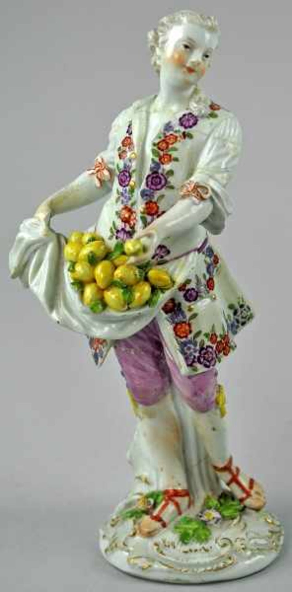 ZITRONEVERKÄUFER junger Mann mit blütenverziertem Gehrock, in der rechten Hand ein Tuch mit Zitronen