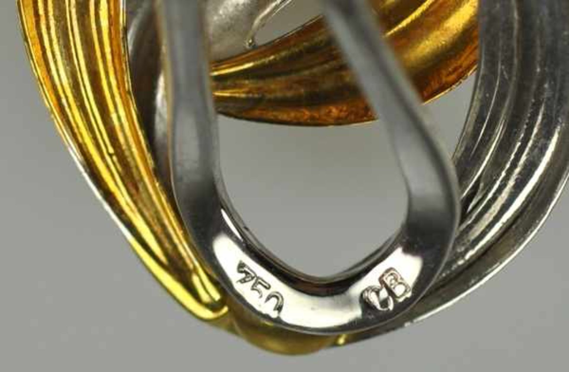 PAAR OHRCLIPS oval, aus polierten Gelb- und Weißgoldbändern, Gold 18ct, Marke "CB", Carl Bucherer - Image 3 of 3