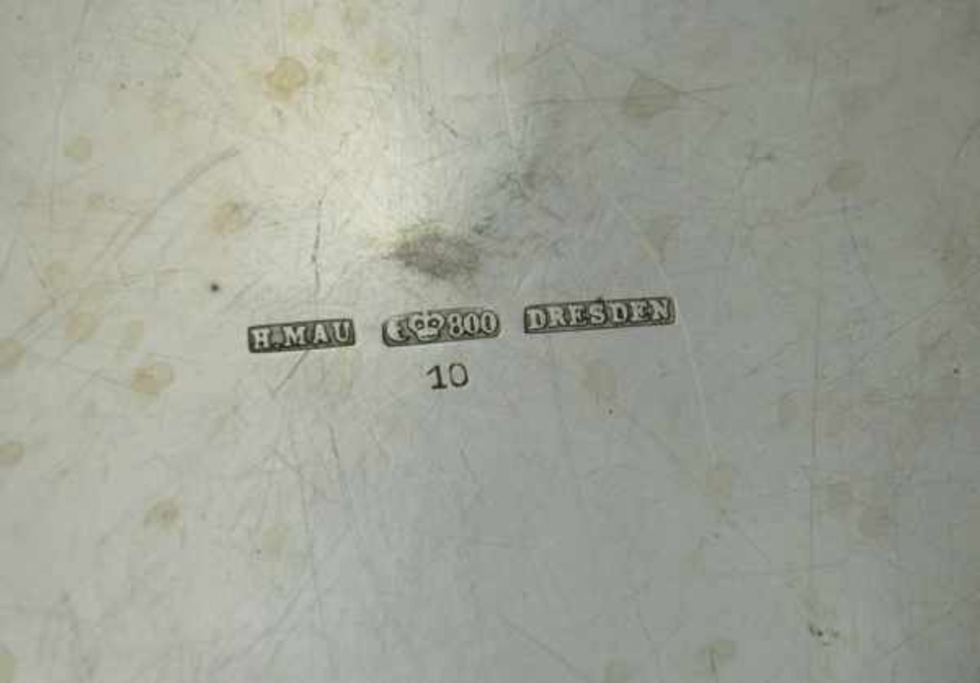 TABLETT rund, passig-geschweifte getreppte Ränder, H. Mau, Dresden, Silber 800, 539gr, D 26,5cm - Image 2 of 2