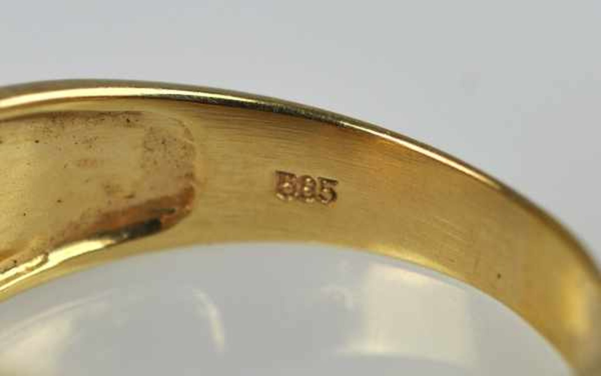 RING Brillant 0,37ct tw, si, in runder, getreppter Fassung mit Streifen auf den Schultern, - Bild 4 aus 4