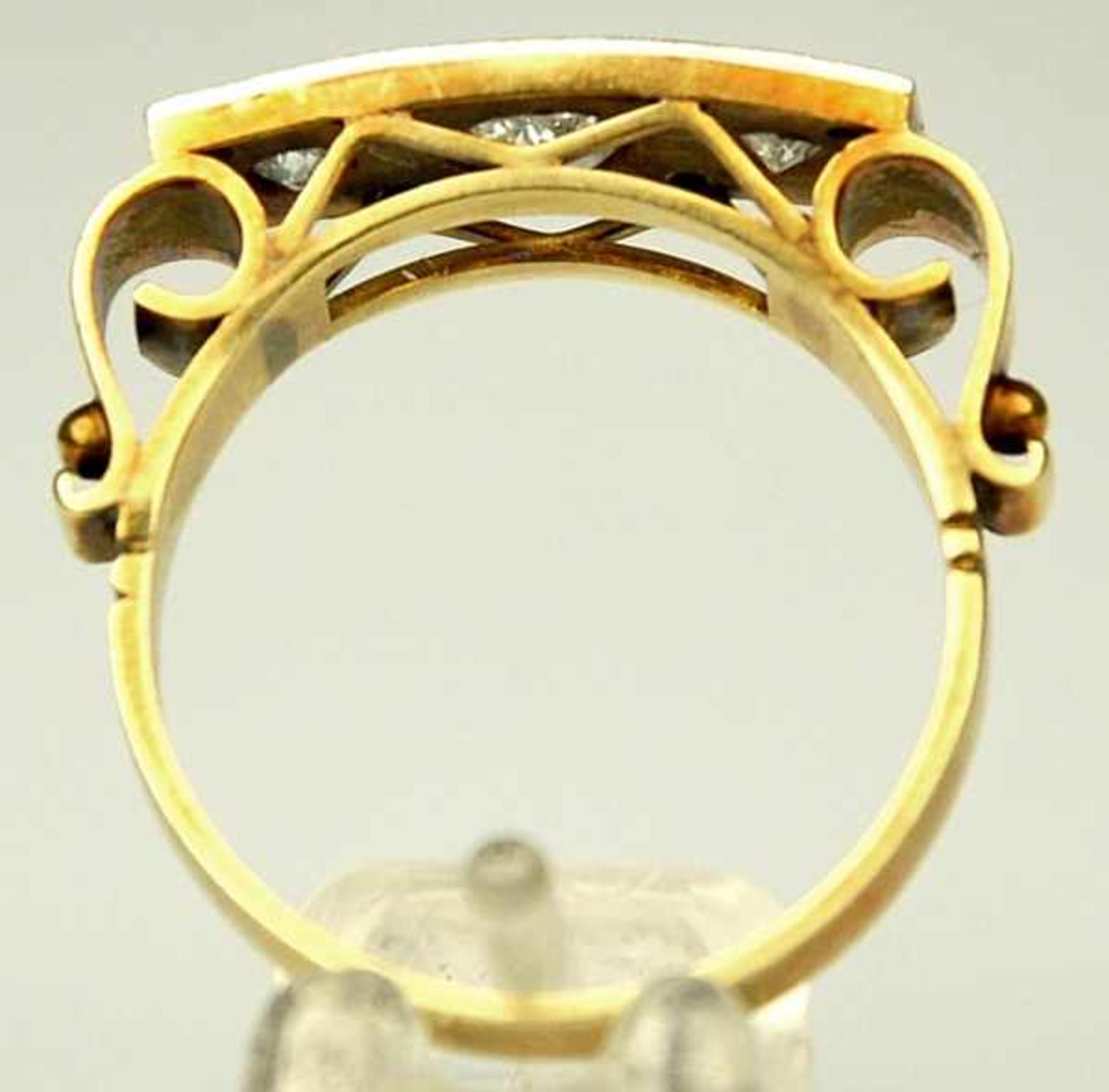 DIAMANT-RING rechteckige Schauseite besetzt mit 3 grösseren Altschliffdiamanten um 0,7-0,75ct, - Image 4 of 5