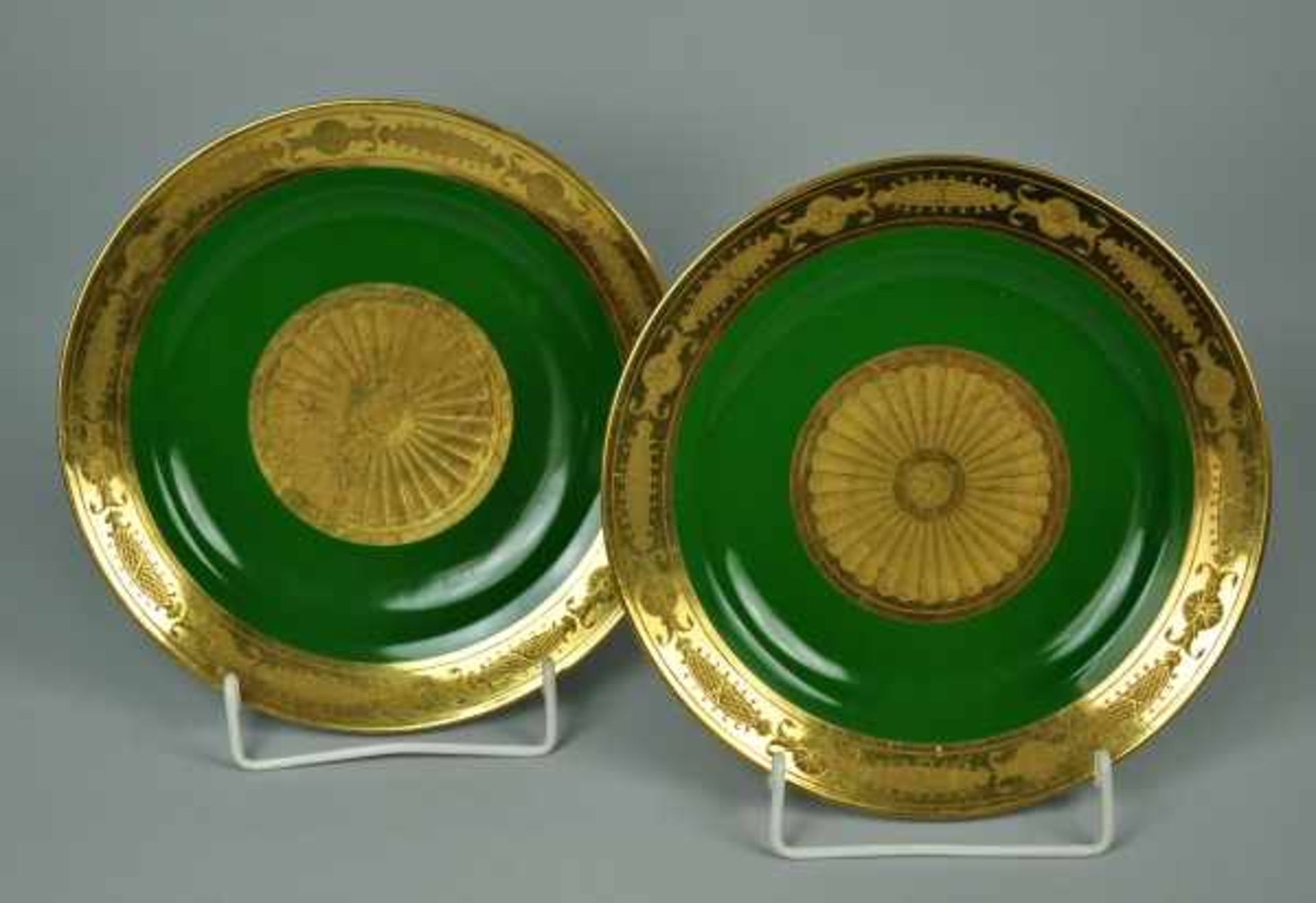 EMPIRE-LOT bestehend aus Aufsatzschale mit dunkelgrüne Glasur mit feinem Golddekor, im Spiegel - Image 8 of 10