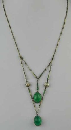 COLLIER feine Kette teilweise emailliert mit 2 Biwaperlen und 2 Pendeln mit Steinbesatz, Silber