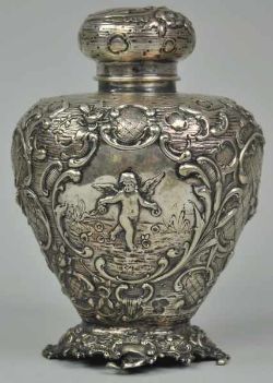 TEEDOSE mit Deckel, Herzform mit Puttenrelief, Silber 800, Ende 19.Jh./um 1900, 265g, H 15cm