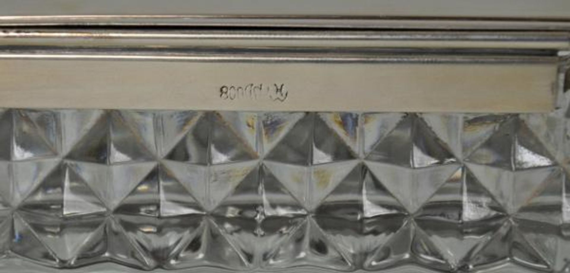 DECKELDOSE rechteckige Form, geschliffener Kristallkorpus, Deckel aus 800er Silber, 4x12x9,5cm - Image 3 of 3