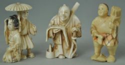 3 NETSUKE leicht farbig staffiert, alle drei signiert, Elfenbein, Japan, Ende 19./ Anfang 20.Jh.,