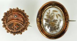2 BROSCHEN antik, ovale Brosche/ Anhänger mit Blütenmotiv auf Porzellan hinter Glas, und runde