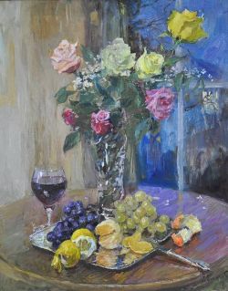 IWANOV Valerij (Russland 1961) "Stillleben mit Rosen" in gerader Glasvase, davor Obstteller u. ein
