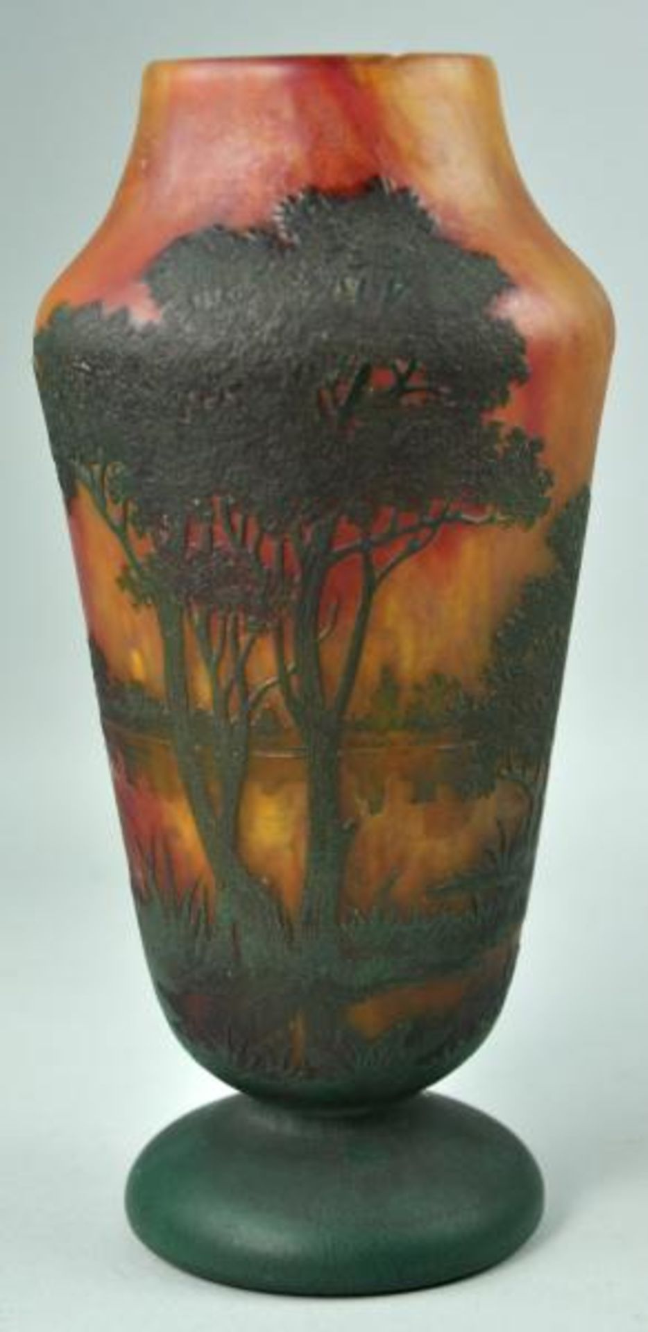 VASE "Landschaft im Abendrot" um die Schulter geweitet auf kleinem, abgesetztem Stand. Wandung mit