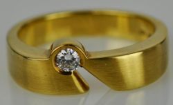 RING mit Solitär-Brillant besetzt, Gelbgold 14ct, 5,9g, Gr. 55