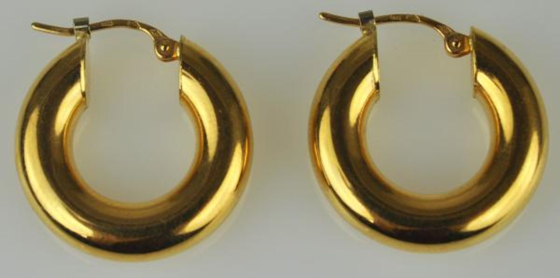 PAAR CREOLEN polierte Ringe in Gelbgold 18ct, 2,9g. D 19mm - Bild 2 aus 3