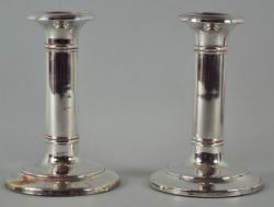 2 LEUCHTER schlanke gerade Form auf rundem Stand, Birmingham, Silber, 670gr(gewichtet), H 15cm