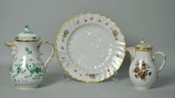 MEISSEN-LOT 3-teilig, bestehend aus Mokkakännchen mit Indisch-Grün-Dekor u. Rosenknospenabschluss, H