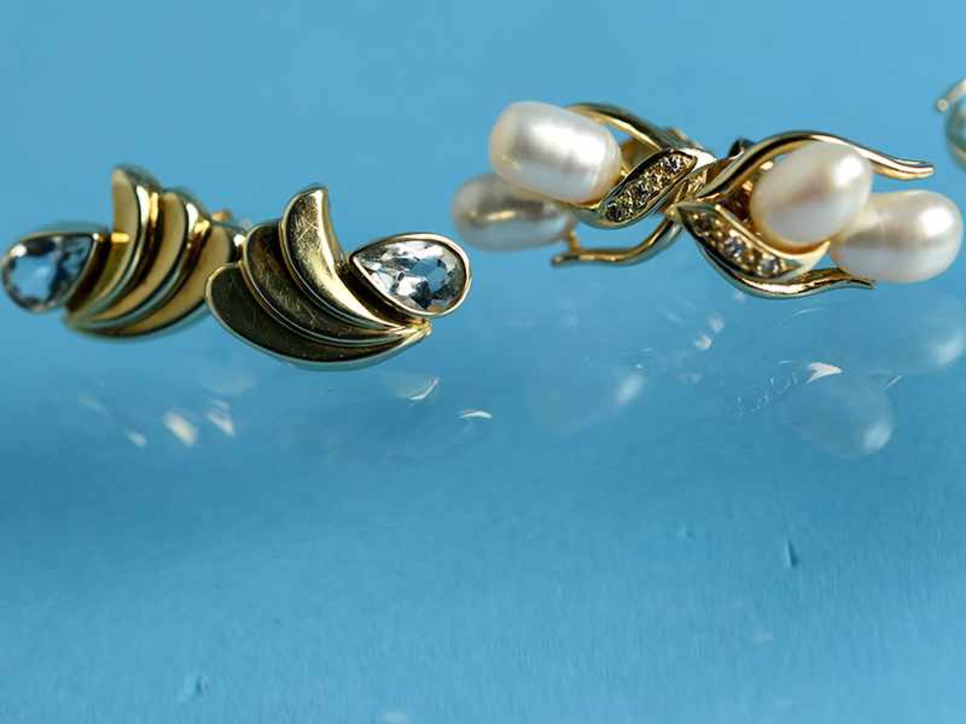 4 verschiedene Ohrringe mit Farbsteinen und Perlen, 20. Jh. 585/- Gelbgold. Gesamtgewicht ca. 10,6 - Bild 2 aus 4