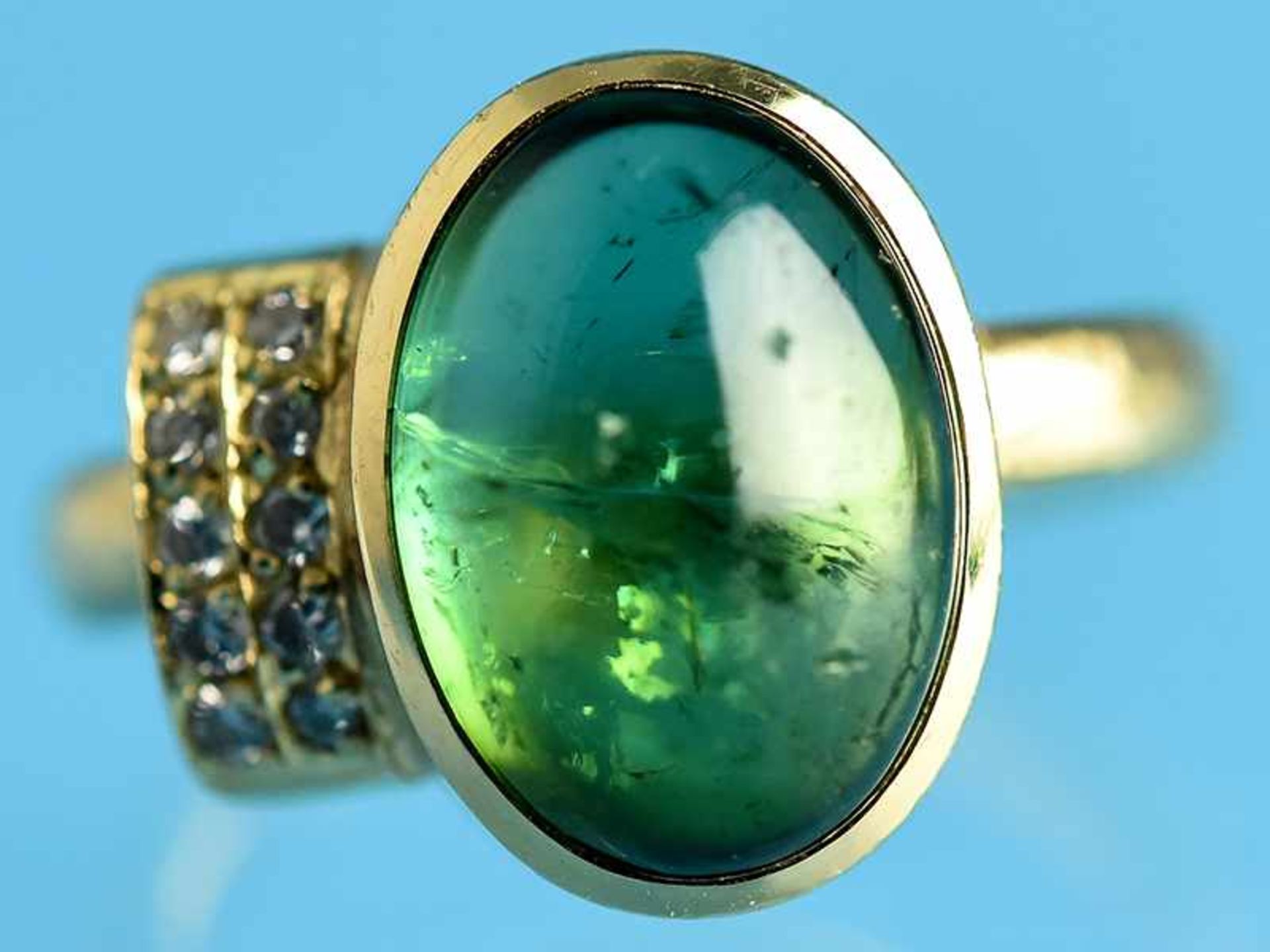 Ring und Anhänger mit grünem Turmalin-Cabochons und kleinen Diamanten, Goldschmiedewerkstatt H.C. - Image 2 of 5