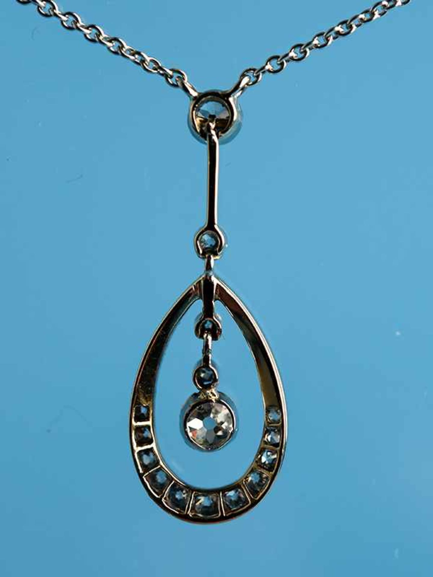 Collier mit Altschliff-Diamanten, zusammen ca. 0,7 ct, Jugendstil 585/- Gelbgold mit Weißgold - Image 2 of 2