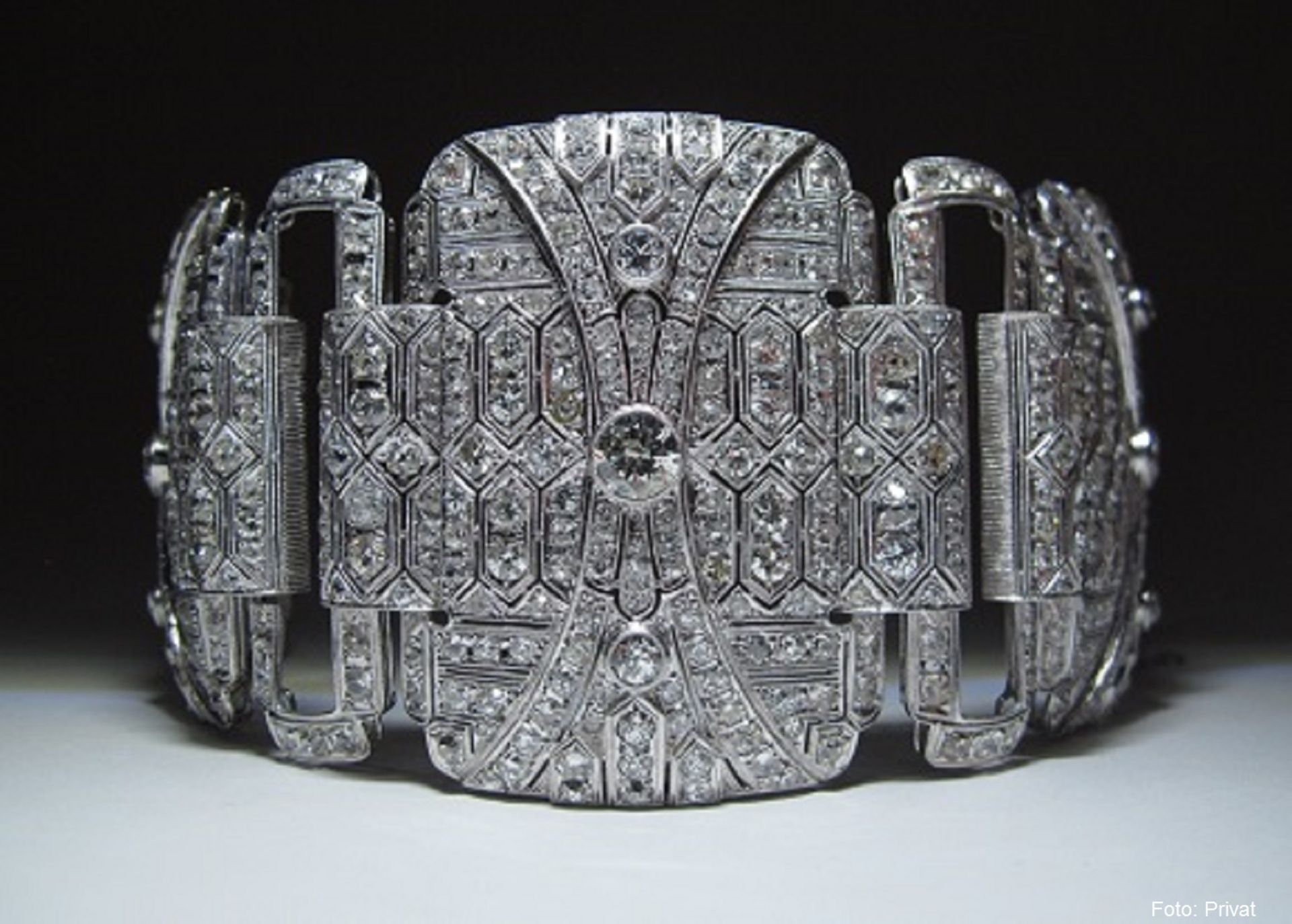 Prunkvolles Armband aus Platin mit ca. 58 ct Altschliff-Diamanten, Art Deco Platin. Gesamtgewicht